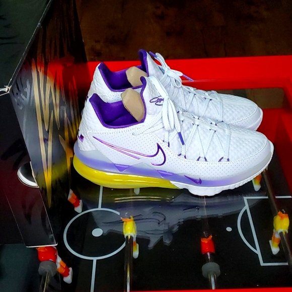 Lebron XVll low - Picture 3 of 7